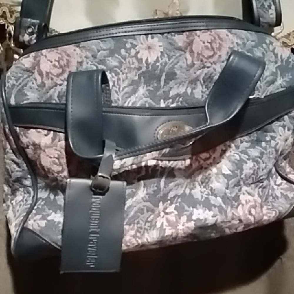Elegant Floral Women's Travel Bag